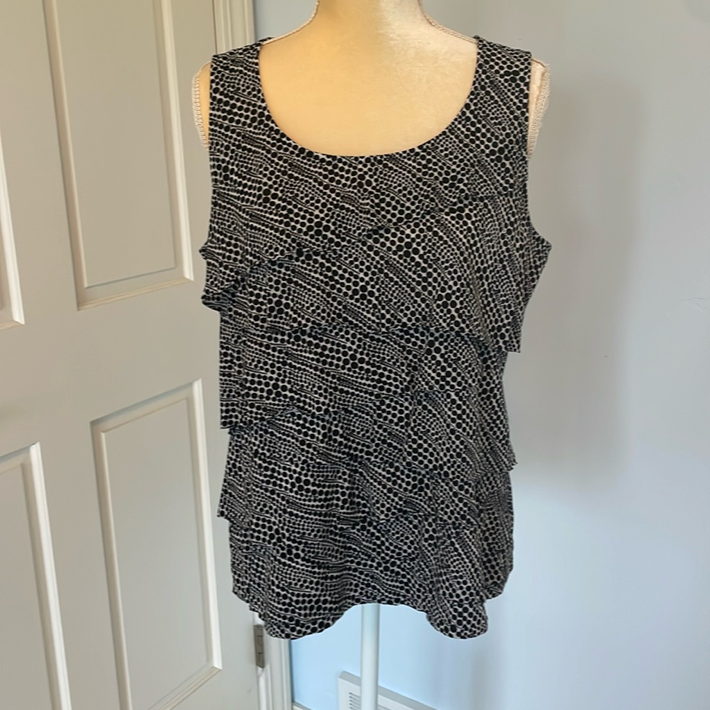 Chicos Size 2 Sleeveless Blouse - Layering Ruffle In Front; Lightweight!
